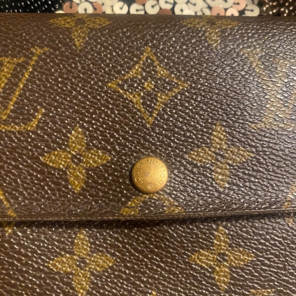 Authentic Louis Vuitton Pochette Monogram Wallet **make an offer!*** - Picture 9 of 10